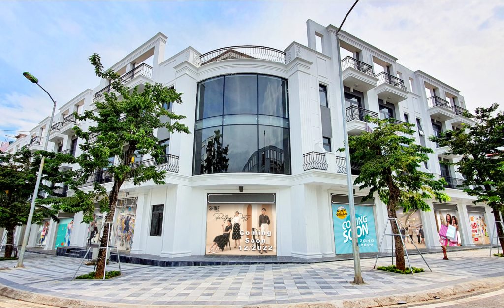 Nha-dau-tu-can-can-nhac-ky-truoc-khi-xuong-tien-dau-tu-shophouse-co-phap-ly-50-nam