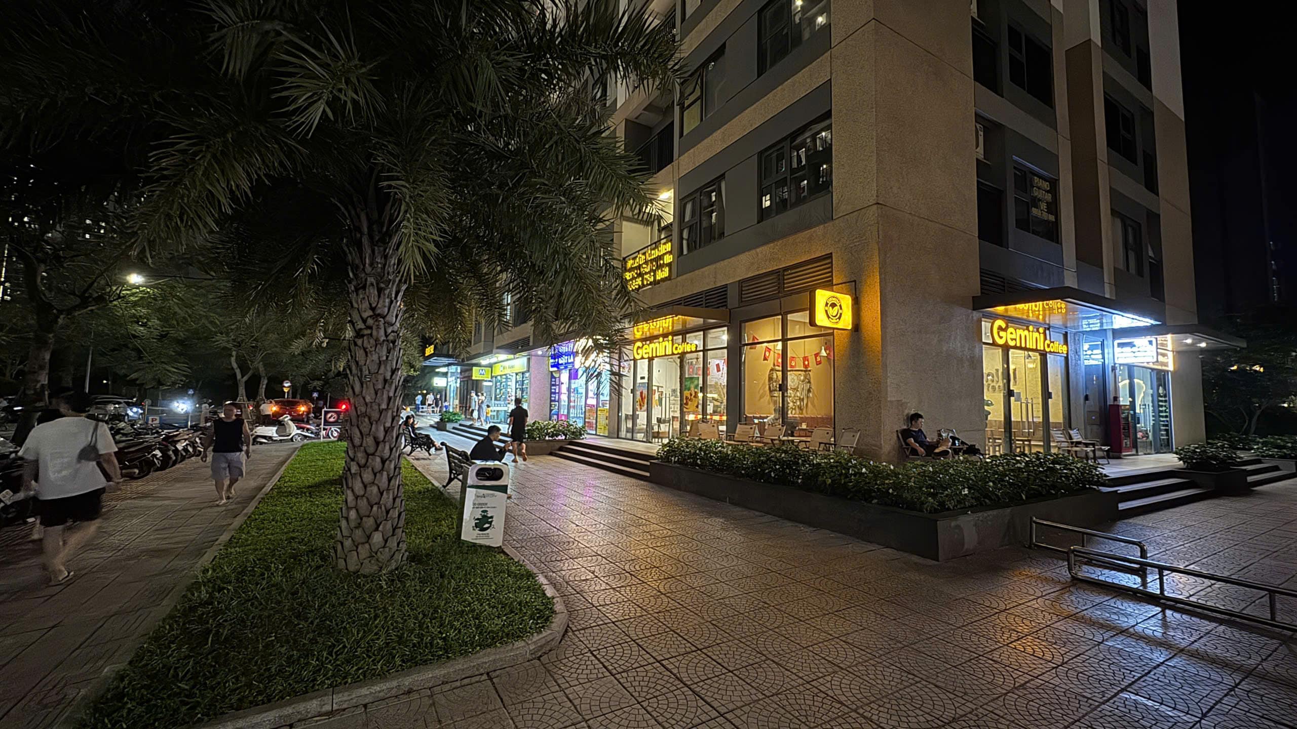 Shop-chan-de-mot-tang-vinhomes-smart-city